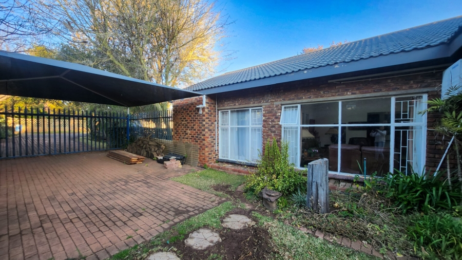 4 Bedroom Property for Sale in Wilkoppies North West